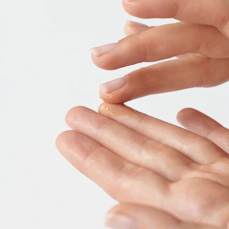 Dr. Hauschka Eye And Lip Care hranilni balzam za predel okoli oči 10 ml