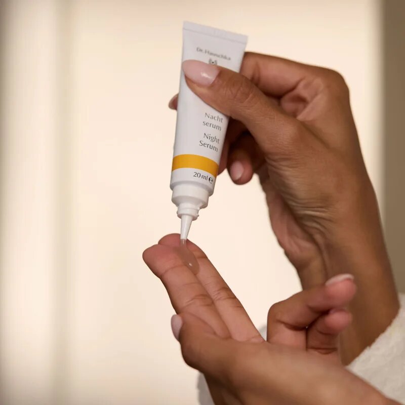 Dr. Hauschka Facial Care nočni serum za intenzivno vlažnost 20 ml