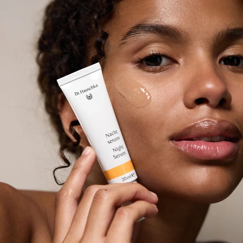 Dr. Hauschka Facial Care nočni serum za intenzivno vlažnost 20 ml