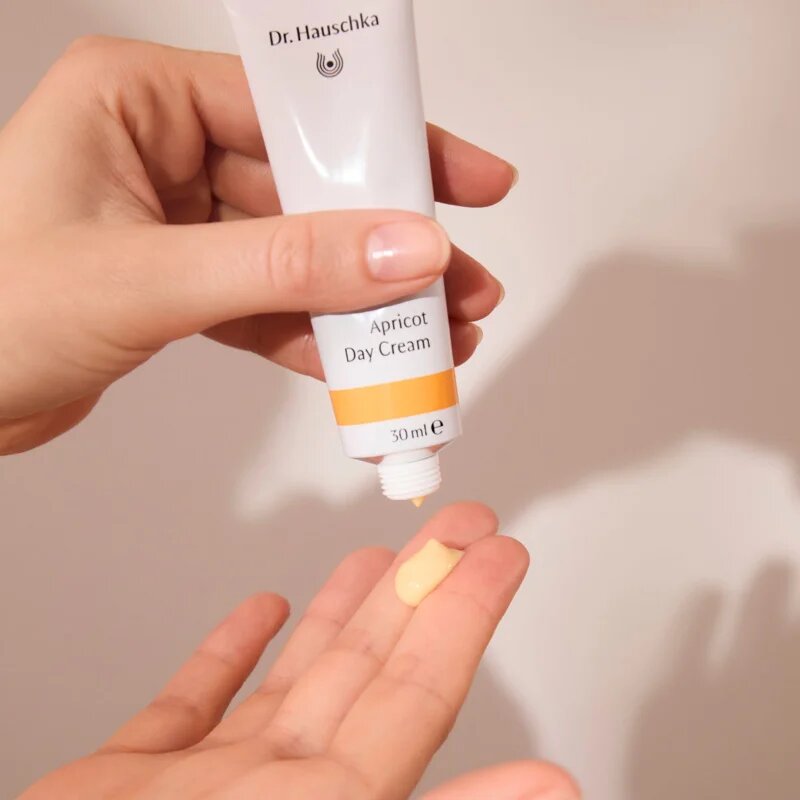 Dr. Hauschka Facial Care revitalizacijska krema za suho kožo 30 ml