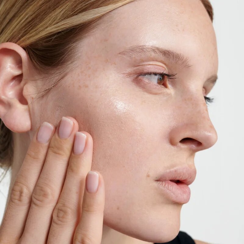 Dr. Hauschka Facial Care Tinted Day Cream tonizirajoča vlažilna krema za dan 30 ml