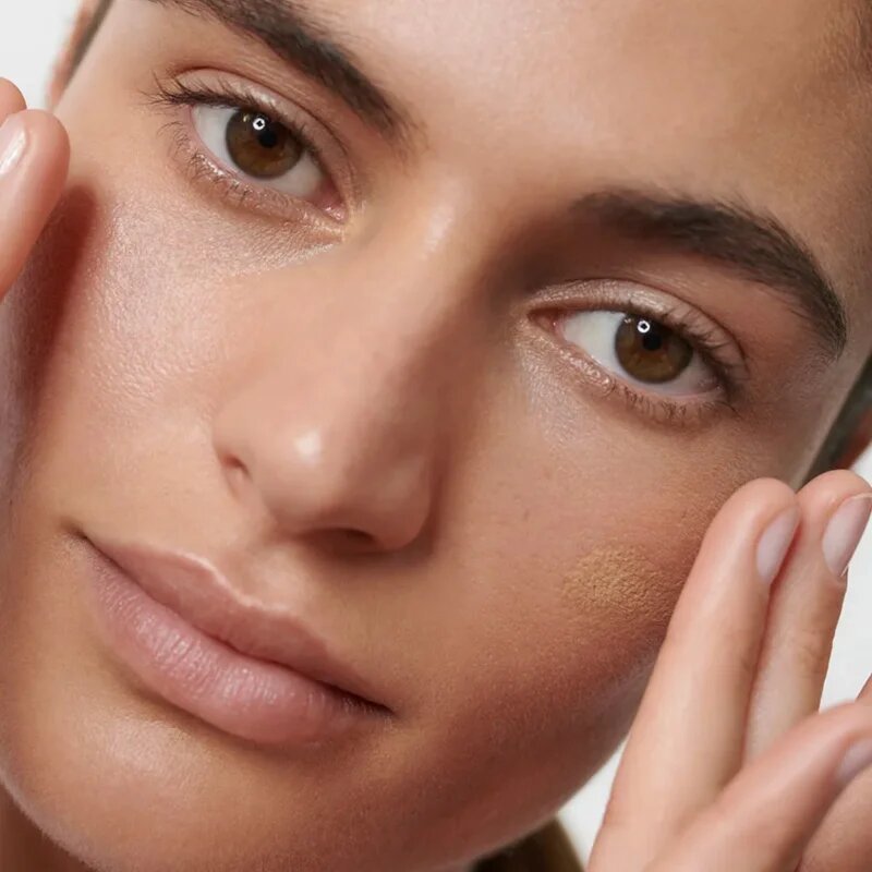Dr. Hauschka Make-Up Foundation lahki tekoči puder odtenek 04 hazelnut 30 ml
