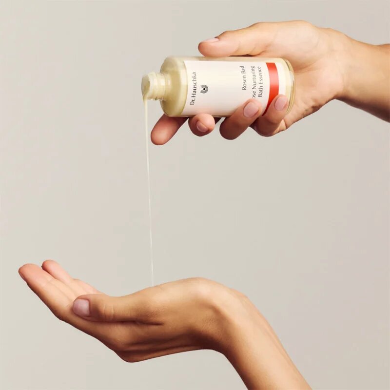 Dr. Hauschka Shower And Bath Rose dodatek za kopel iz vrtnice 100 ml