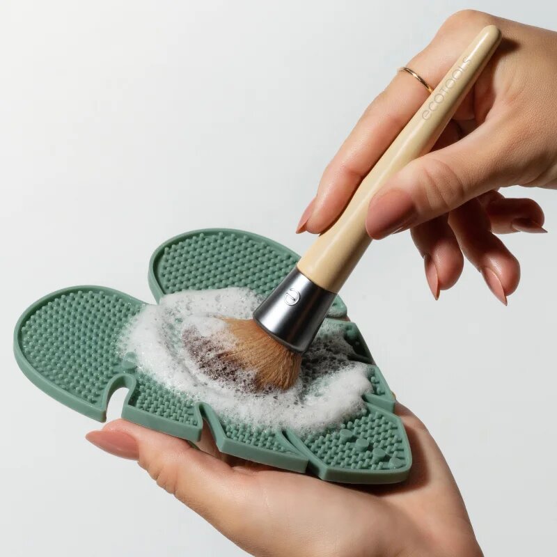 EcoTools Makeup Brush Cleansing Pad krtačka za čiščenje čopičev 1 kos