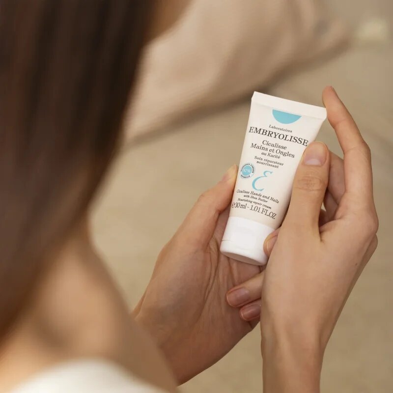 Embryolisse MOISTURIZATION AND REGENERATION pomirjajoča in hranilna krema za roke 30 ml