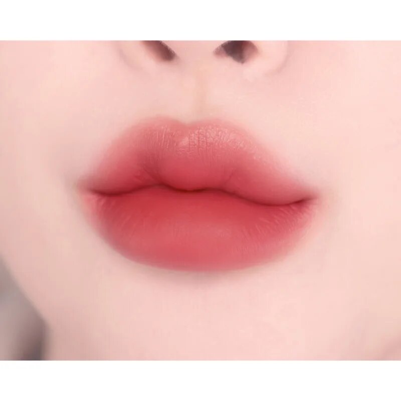 espoir Couture Lip Tint Blur Velvet lahka tekoča mat šminka odtenek 05 Serenade 5.5 g