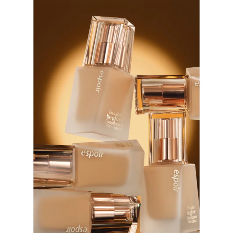 espoir Pro Tailor Foundation Be Glow vlažilni tekoči puder za osvetlitev kože odtenek 22 Petal 30 g