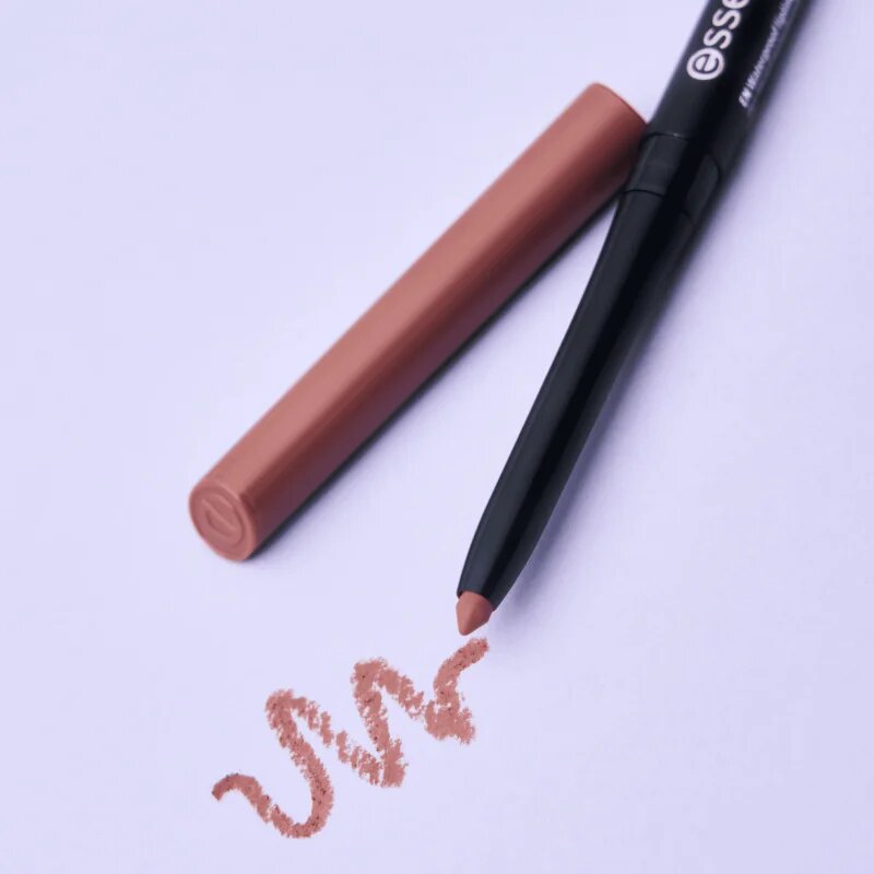 essence 8h Matte Comfort mat svinčnik za ustnice s šilčkom odtenek 02 Silky Hazelnut 03 g