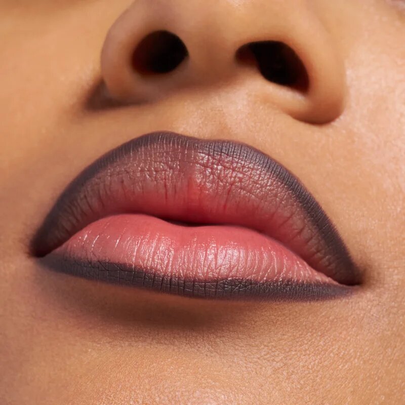 essence 8h Matte Comfort mat svinčnik za ustnice s šilčkom odtenek 22 Ash Attitude 0.3 g