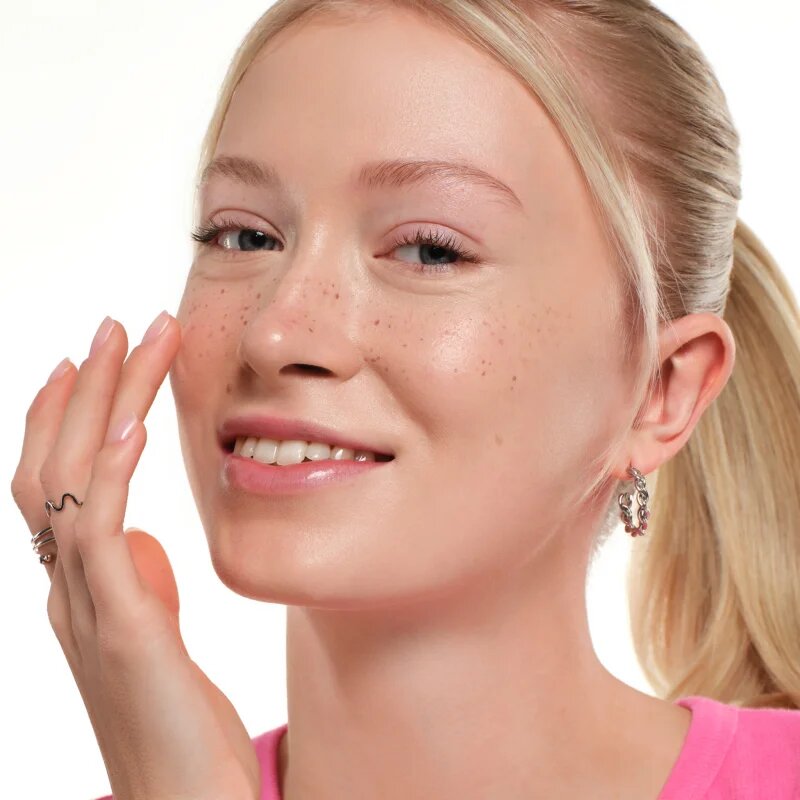 essence BABY GOT FRECKLES črtalo za pegice odtenek Faux Real 1 ml