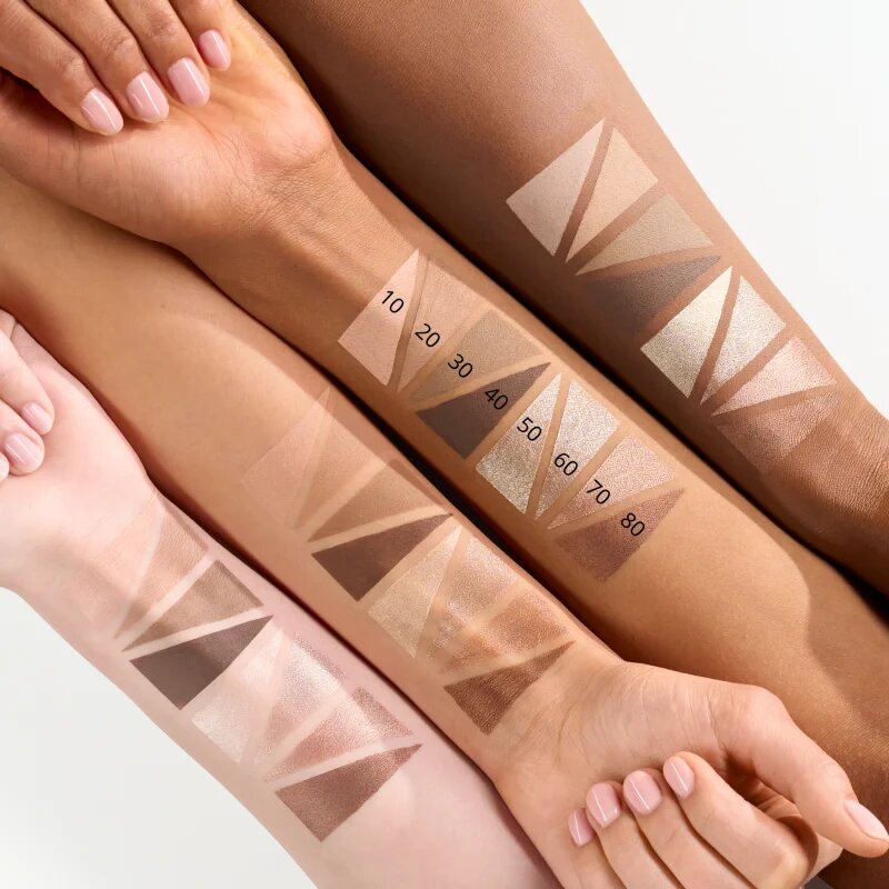 essence BLUR NUDE senčila za oči v svičniku odtenek 05 Oat Milk Glow 1.2 g