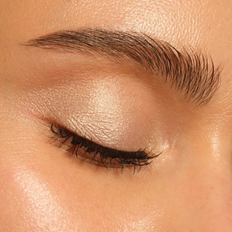 essence BLUR NUDE senčila za oči v svičniku odtenek 05 Oat Milk Glow 1.2 g