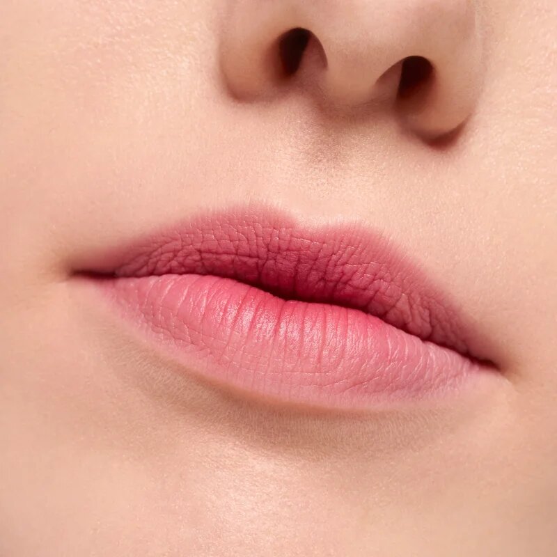 essence Blur Soufflé mat tekoča šminka odtenek 05 Crush Hour 3.6 ml