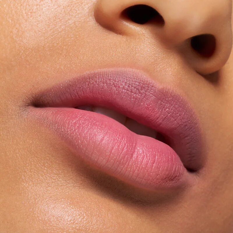 essence Blur Soufflé mat tekoča šminka odtenek 06 Pillow Talking 3.6 ml
