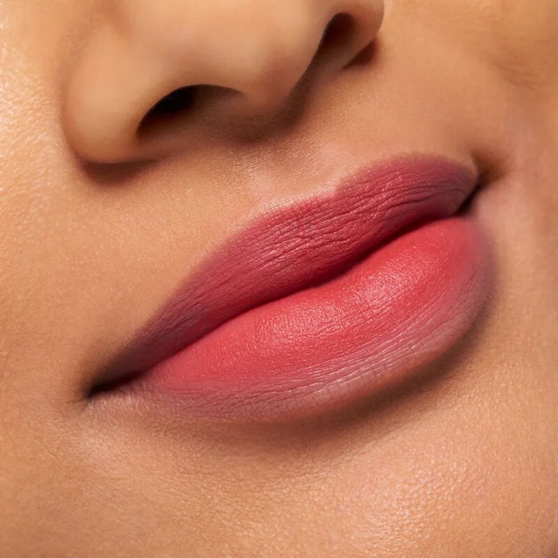 essence Blur Soufflé mat tekoča šminka odtenek 07 Main Character 3.6 ml