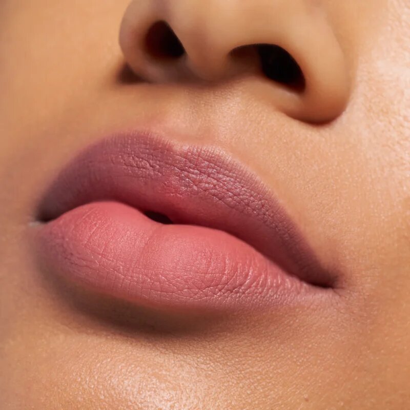 essence Blur Soufflé mat tekoča šminka odtenek 10 Status Toast 3.6 ml