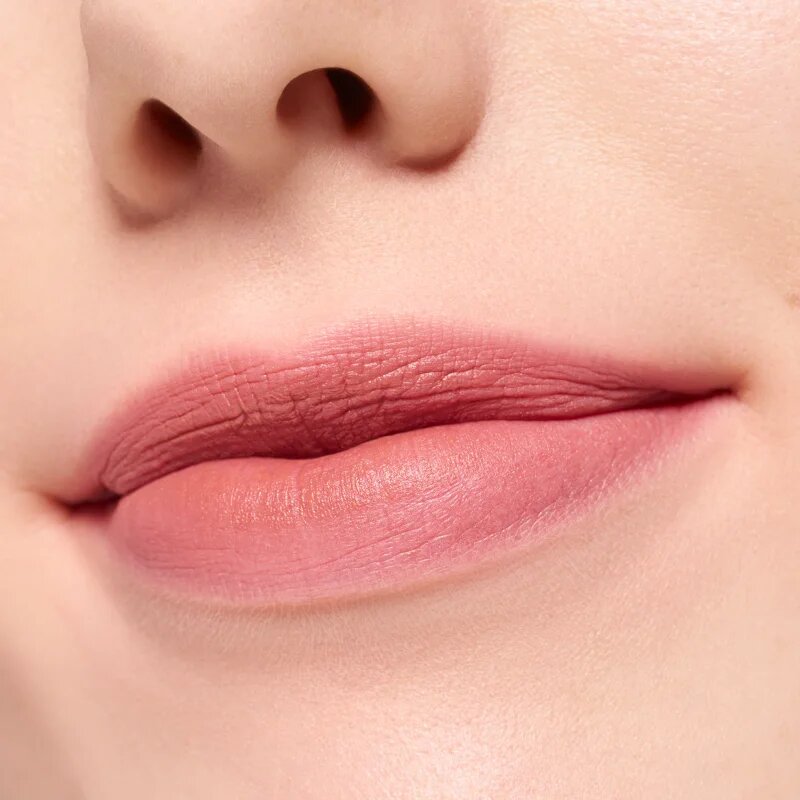 essence Blur Soufflé mat tekoča šminka odtenek 10 Status Toast 3.6 ml