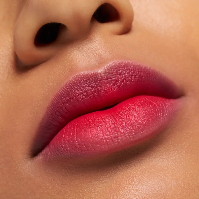 essence Blur Soufflé mat tekoča šminka odtenek 11 Clickbait 3.6 ml