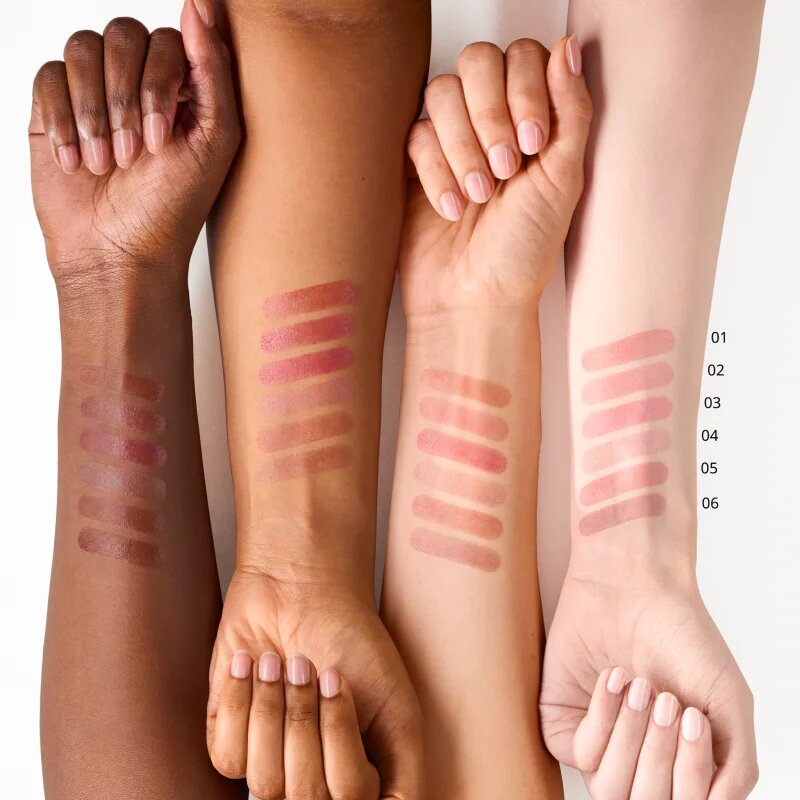 essence Blur Soufflé tonirani balzam za ustnice z mat učinkom odtenek 02 Nude Peach 3 g