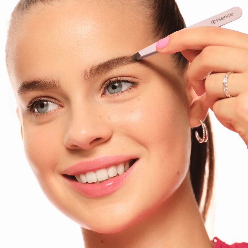 essence Brow Tweezer pinceta za obrvi 1 kos