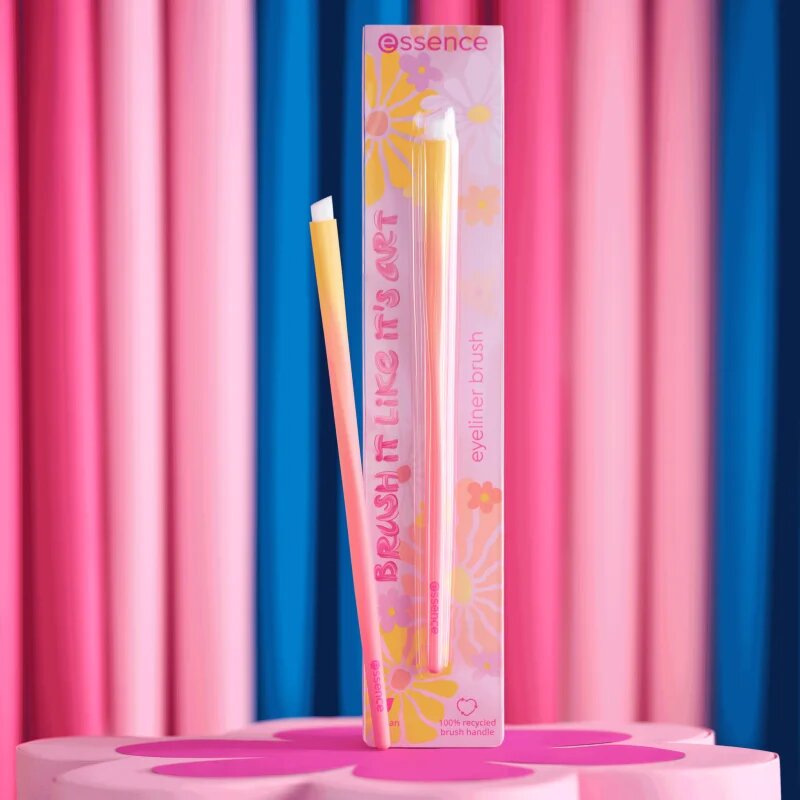 essence BRUSH IT LIKE IT'S ART eyeliner brush poševni čopič za senčila za oči 01 Just Wing It Like It's Art 1 kos