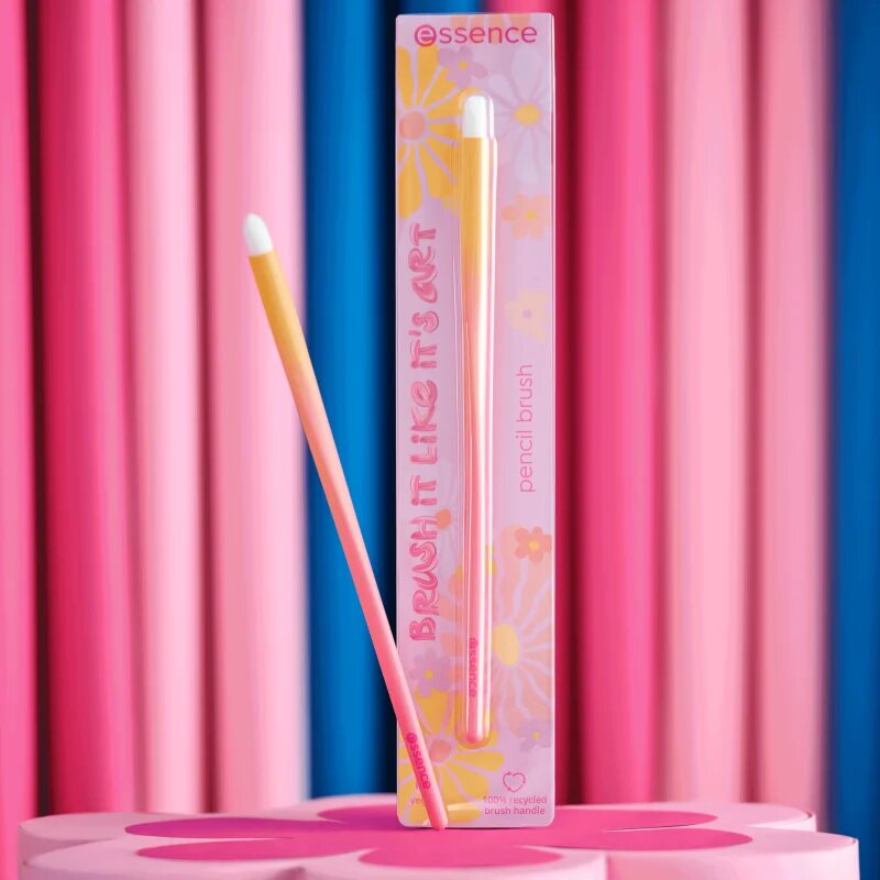 essence BRUSH IT LIKE IT'S ART pencil brush čopič za ličenje oči 01 Precision Meets Paint-spiration 1 kos
