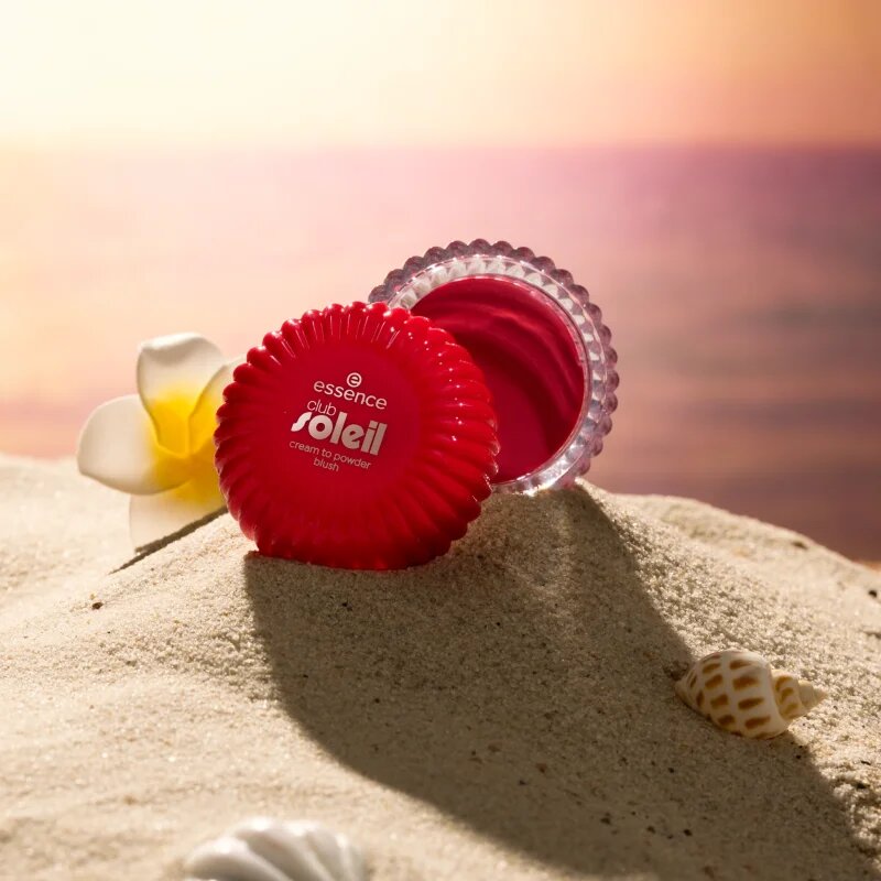 essence club SOLEIL kremasto rdečilo s pudrastim učinkom odtenek 01 Guava Sunset 8.5 g