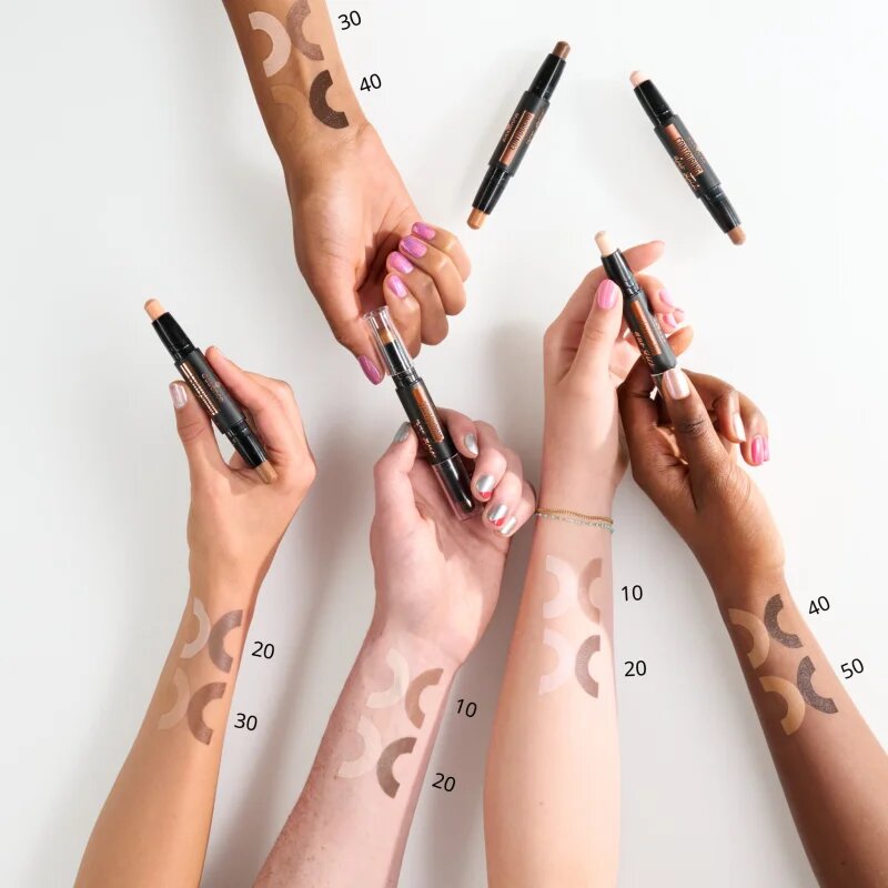 essence CONTOURING Duo Stick obojestranski korektor odtenek 30 Medium 2 g