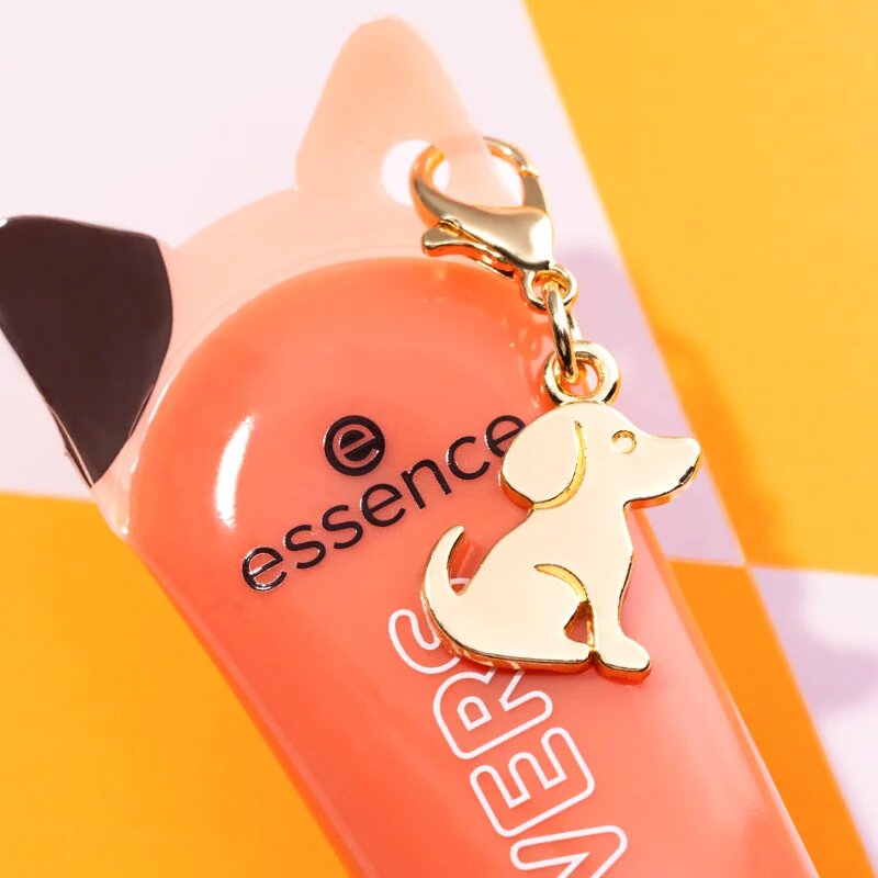 essence DOG GANG OR CAT CREW?!? DOG LOVERS tonirani balzam za ustnice s peptidi odtenek 01 Best Buddy 13 ml