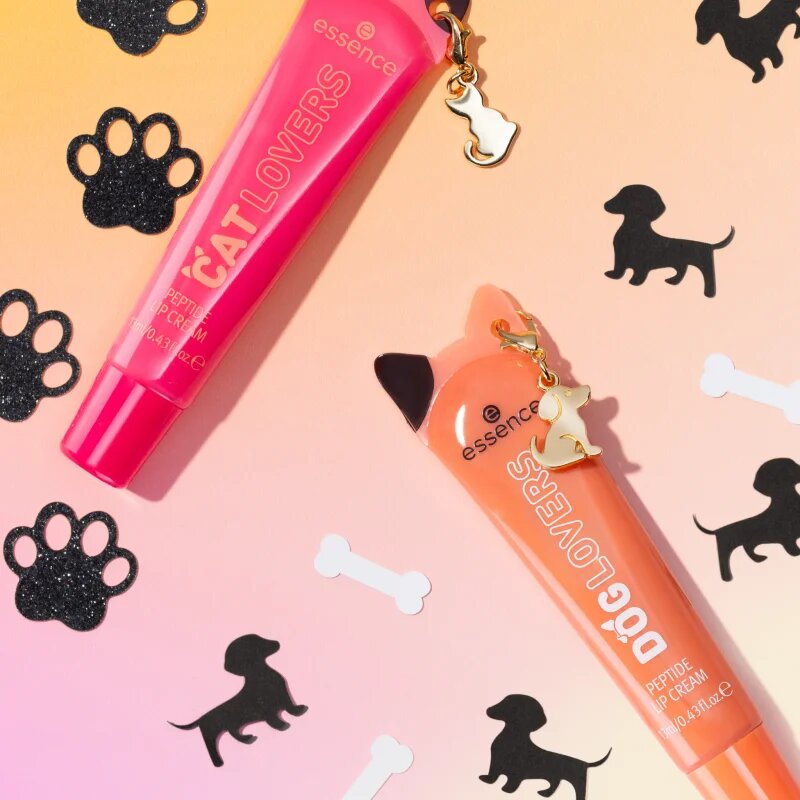 essence DOG GANG OR CAT CREW?!? DOG LOVERS tonirani balzam za ustnice s peptidi odtenek 01 Best Buddy 13 ml