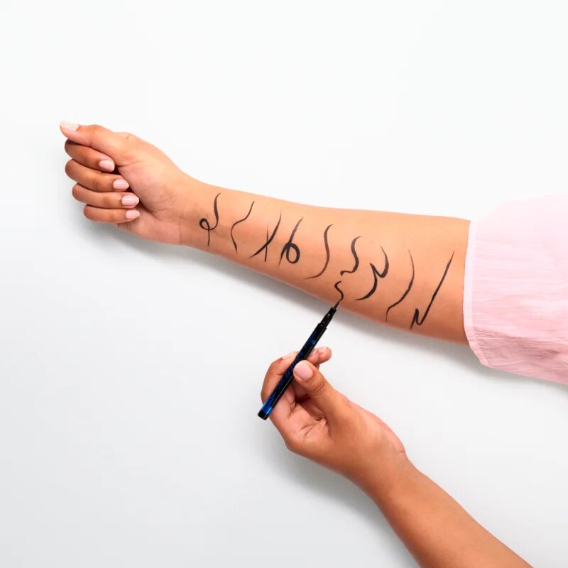 essence Eyeliner Pen vodoodporno črtalo za oči odtenek 01 Black 1 ml