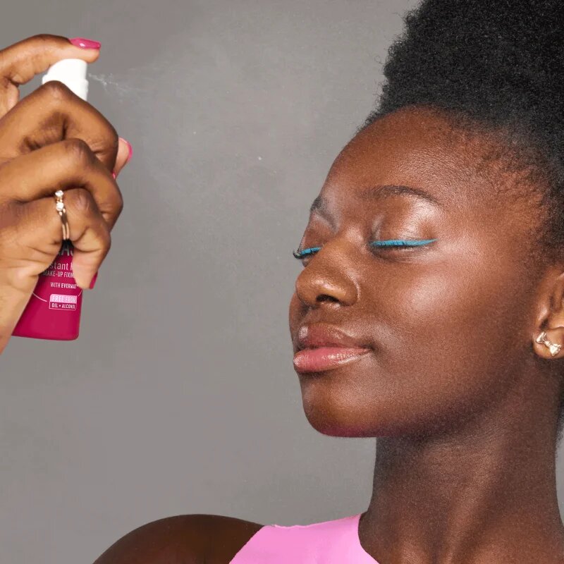 essence Fix & LAST MATTE matirajoče pršilo za utrjevanje make-upa 50 ml