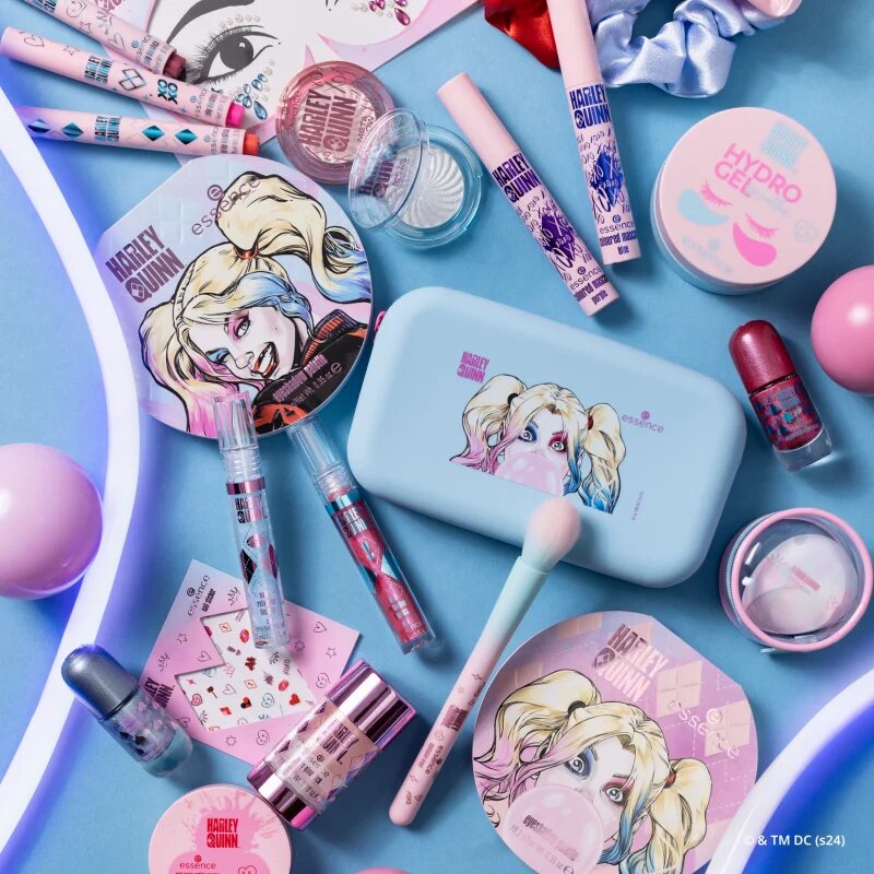 essence Harley Quinn sijaj za ustnice odtenek 01 Harley Glow 3 ml