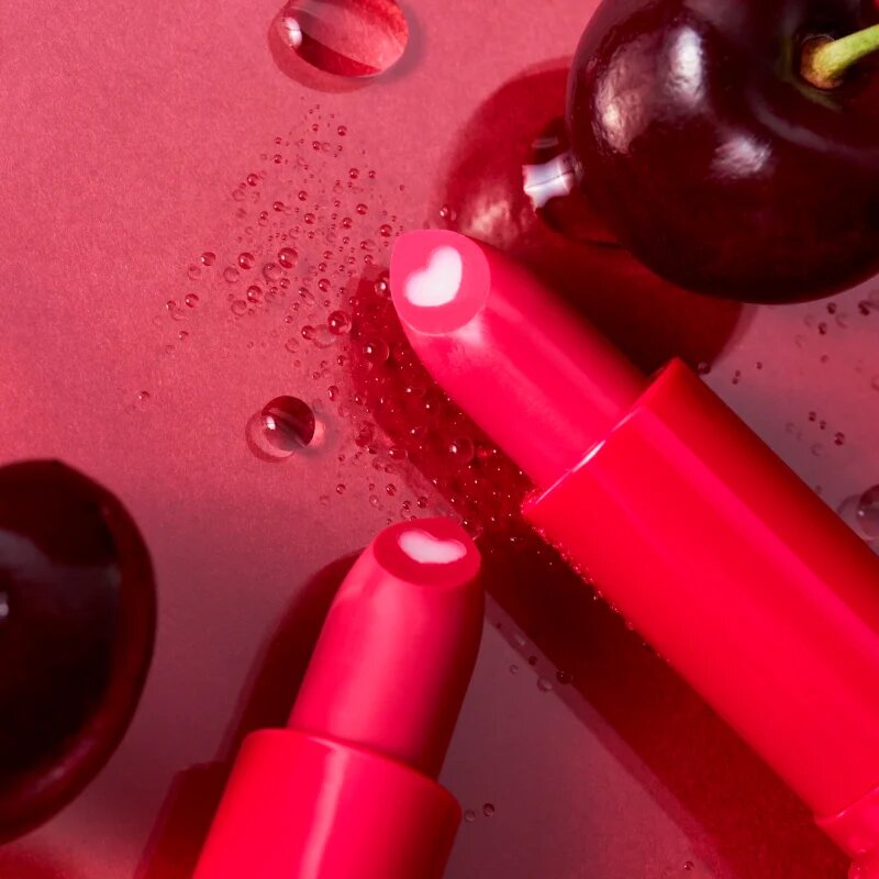 essence HEART CORE balzam za ustnice odtenek 01 Cherry 3 g