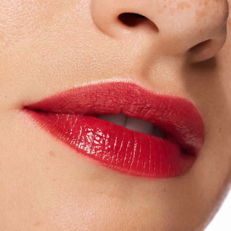essence Hydra Kiss barva za ustnice odtenek 04 Classy Red 4 ml