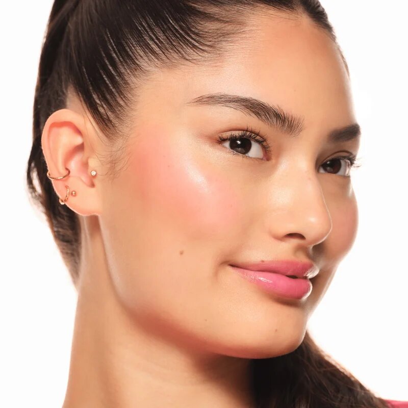 essence Juicy Berry Tinted tekoče rdečilo in sijaj za ustnice 3 g