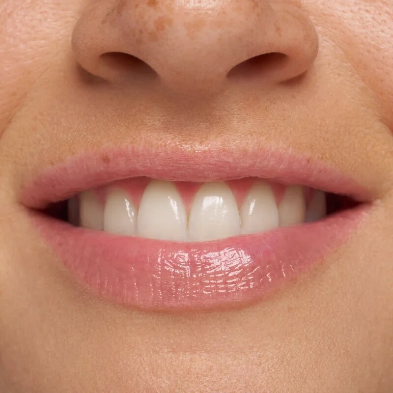essence LIP swirl vlažilna maska za ustnice s hranilnim učinkom 8 g