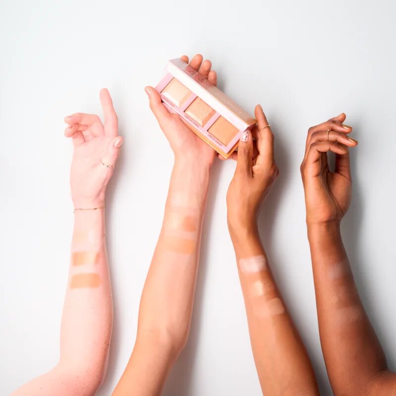 essence love that GLOW & BRONZE paleta za konture obraza 16 g