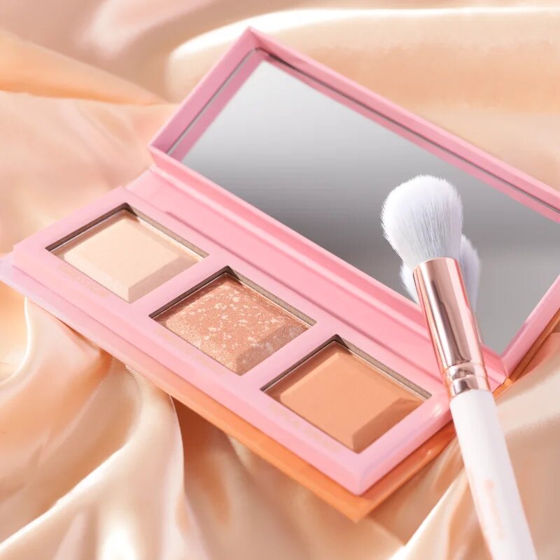 essence love that GLOW & BRONZE paleta za konture obraza 16 g