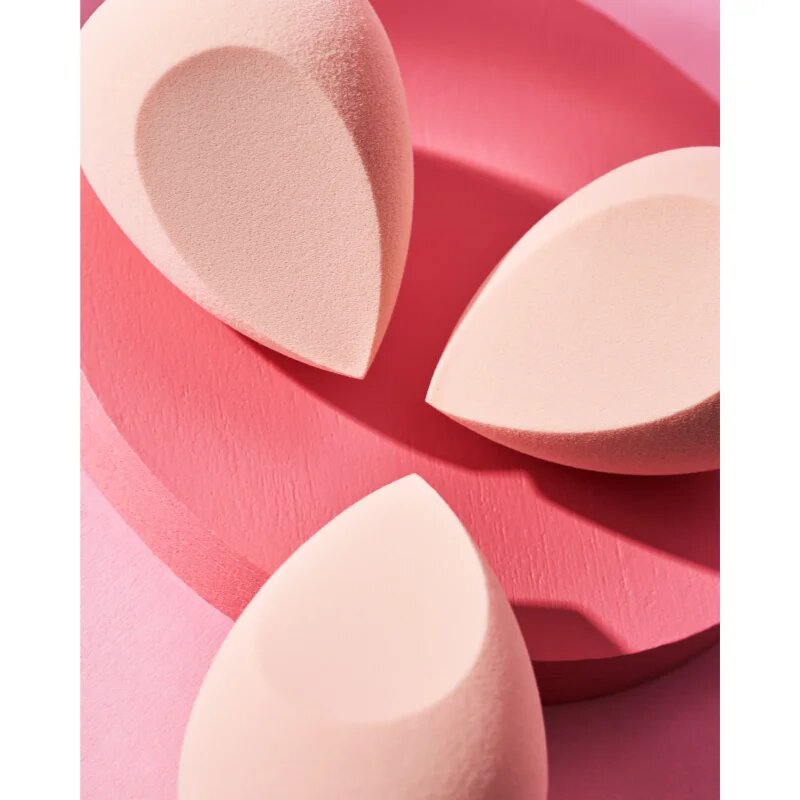 essence Make up and Baking gobica za tekoči puder 1 kos