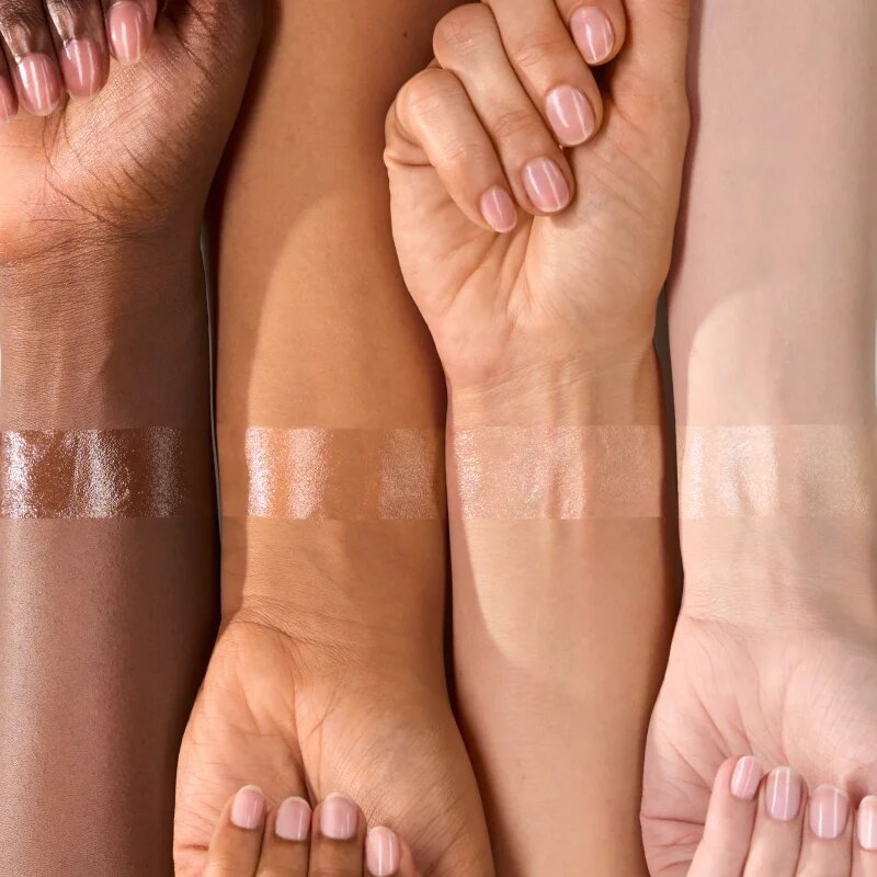essence milky GLAZED vlažilna podlaga za make-up s posvetlitvenim učinkom 50 ml