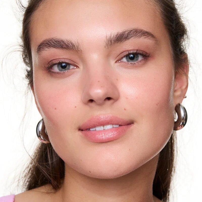 essence milky GLAZED vlažilna podlaga za make-up s posvetlitvenim učinkom 50 ml
