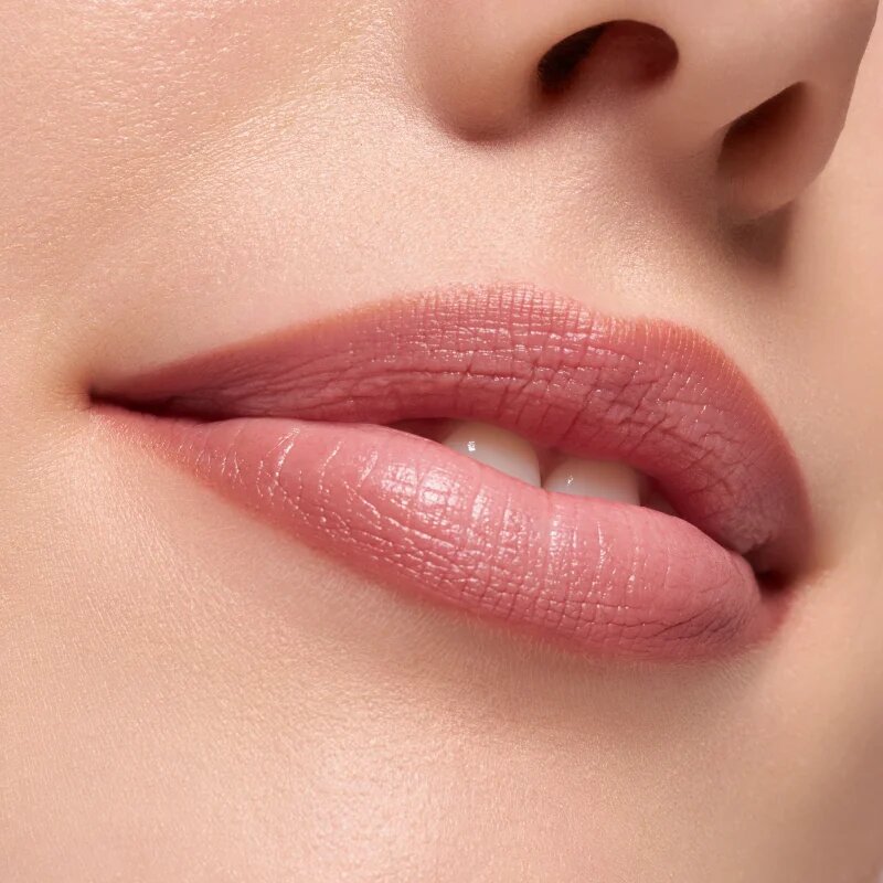 essence POUTline soft glide svinčnik za ustnice odtenek 03 Bare Affair 0.62 g
