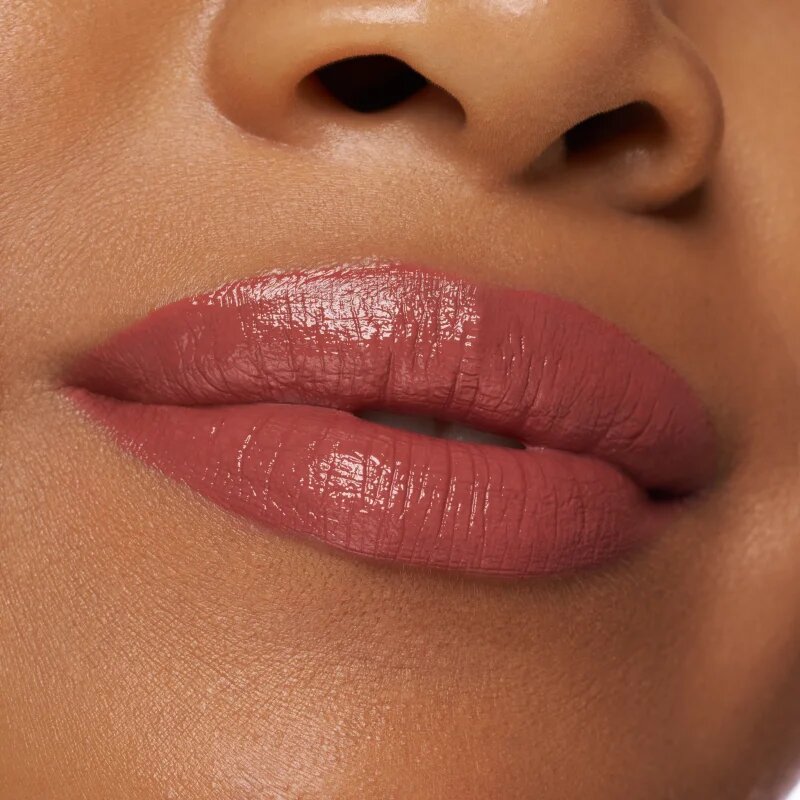 essence satin GLOW kremasta šminka s satenastim zaključkom odtenek 01 Whole Latte Love 3.5 g