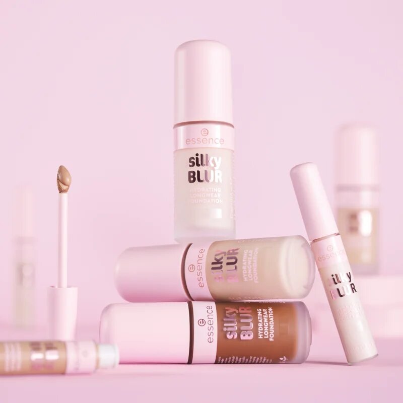 essence silky BLUR naravno prekrivni vlažilni tekoči puder za mat videz odtenek 175 30 ml