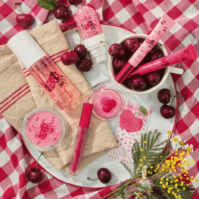 essence SO CHERRY happy balzam za ustnice odtenek 01 Cheeky Cherry 6.4 g
