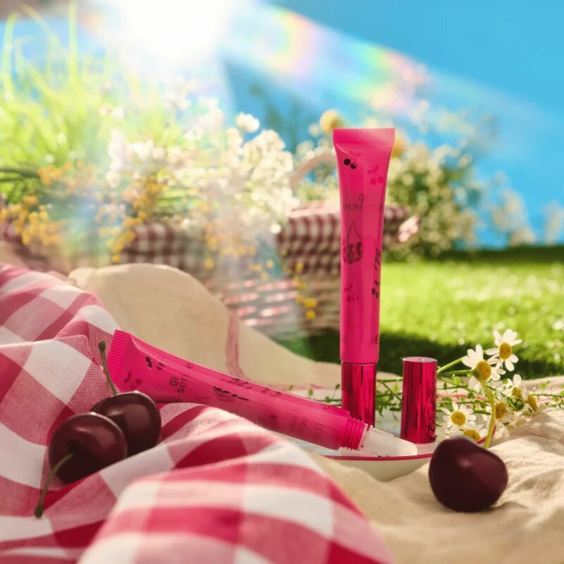 essence SO CHERRY happy sijaj za ustnice s peptidi odtenek 01 Cherry On Top 10 ml