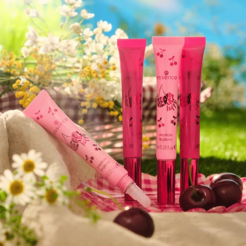 essence SO CHERRY happy sijaj za ustnice s peptidi odtenek 01 Cherry On Top 10 ml