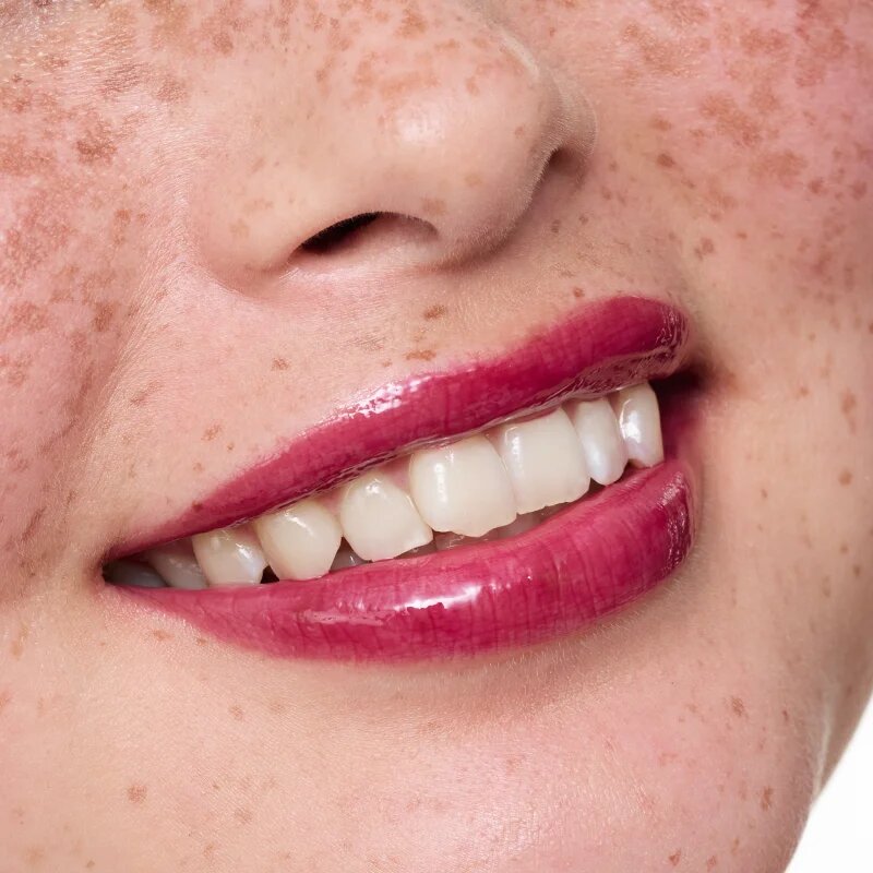 essence the super peptide glossy lip treatment balzam za ustnice odtenek 08 Cherrylicious! 10 ml
