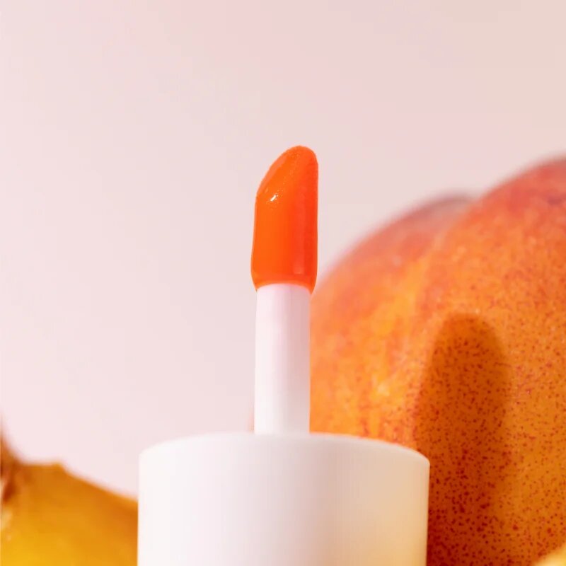 essence WHAT A TINT! tekoče rdečilo in sijaj za ustnice odtenek 03 Peachy Vibes 4.9 ml